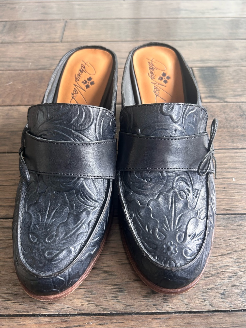 Patrica Nash Black Leather Clogs - Picture 5 of 7
